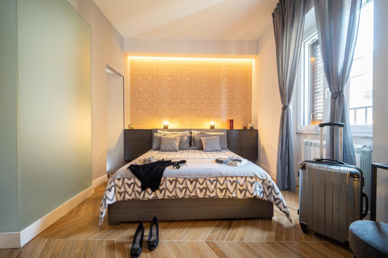 Colosseo Luxe Apartment In The Center Of Рим Екстер'єр фото