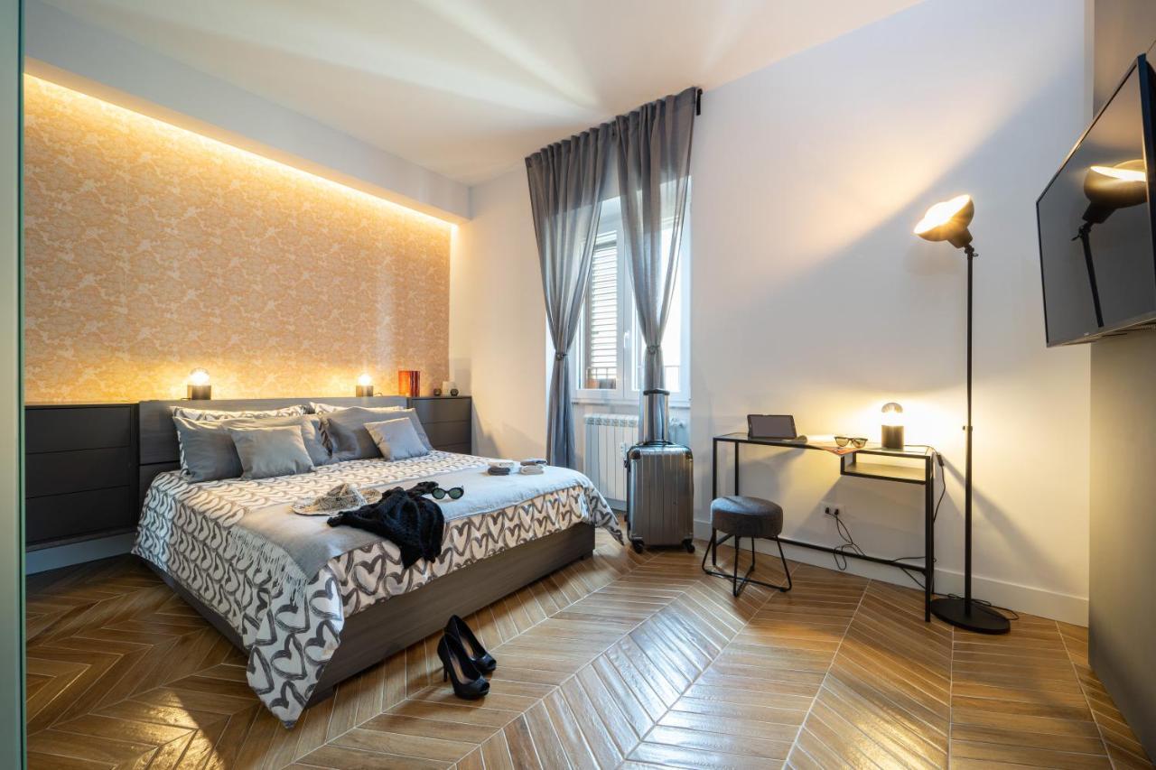 Colosseo Luxe Apartment In The Center Of Рим Екстер'єр фото